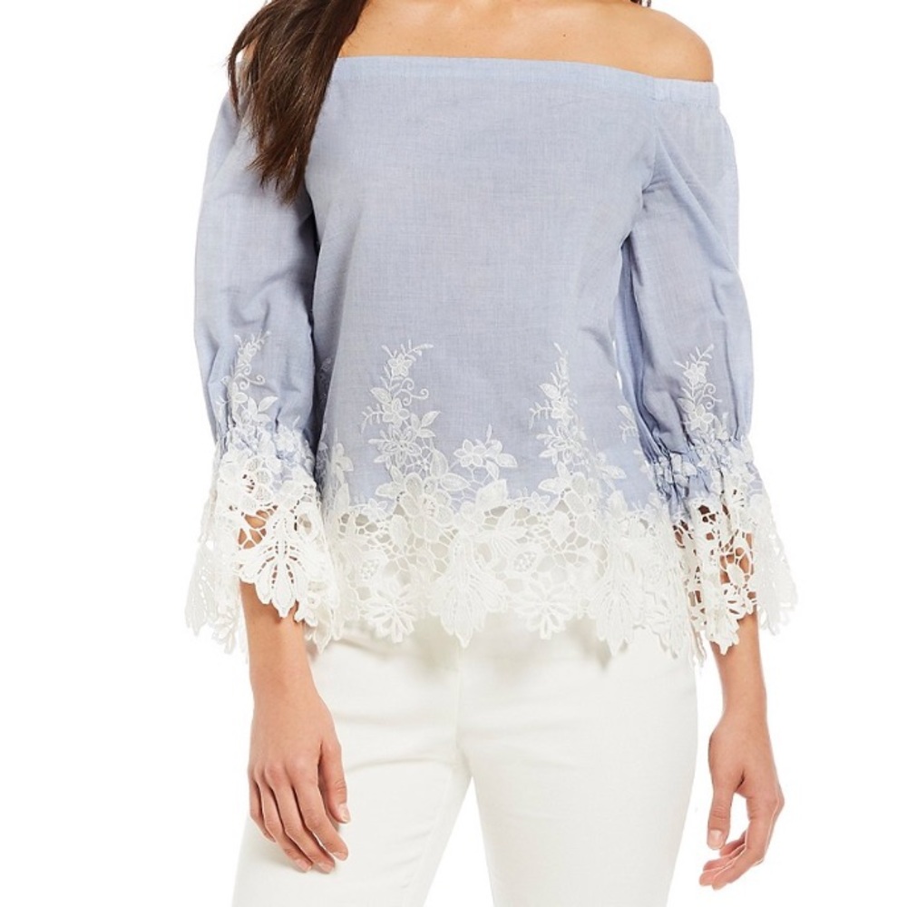 🎉HP🎉 Off the shoulder top with lace embroidered detail